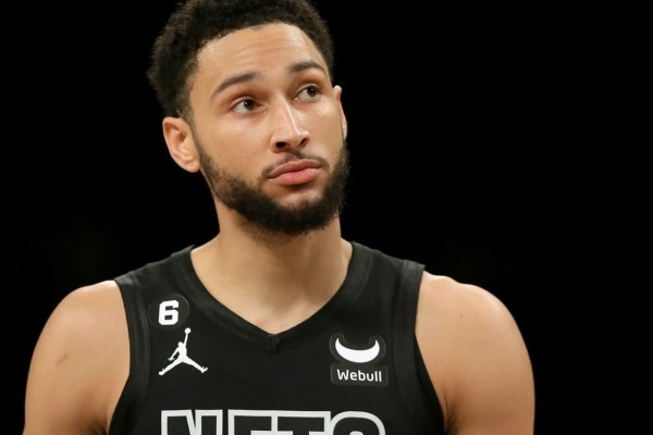 西蒙斯拒绝尼克斯底薪合同，篮球生涯再陷迷雾